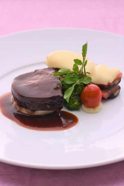 【LUNCH】プレミアムランチ「牛タンの赤ワイン煮」　 ご予約がおすすめ＜9月・10月＞