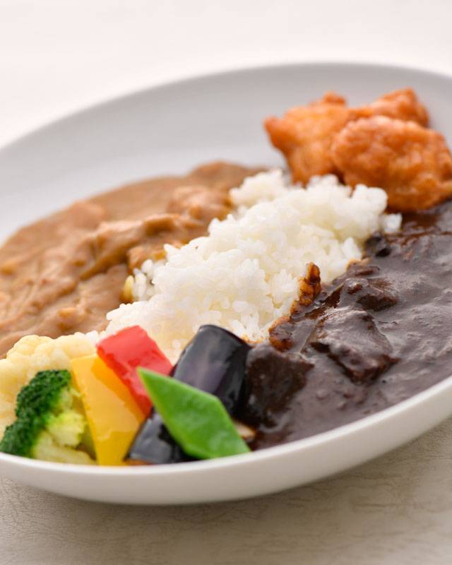 あいがけカレー～ブラックビーフカレーと週替わりカレーがセットで楽しめる～　